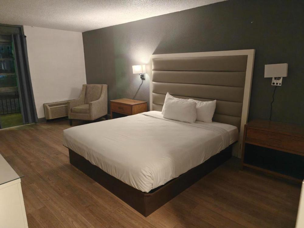 Superior King Room interior